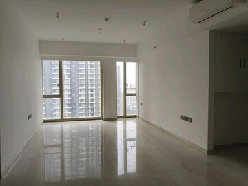 Room in 3 BHK Apartment at Worli – for Rent