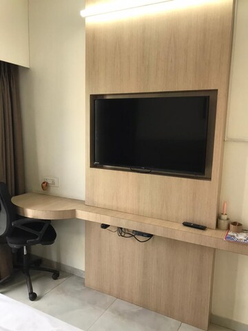 Furnished Amenities in 1 BHK Apartment at K Raheja Heights, Malad East – for Rent