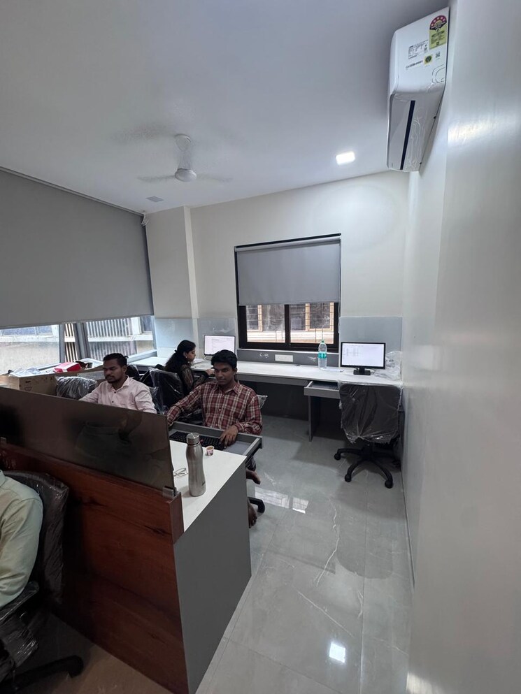 Team Area, hari-kunj-naupada Commercial Office Space 400 Sq.Ft. In Naupada Thane 9532810