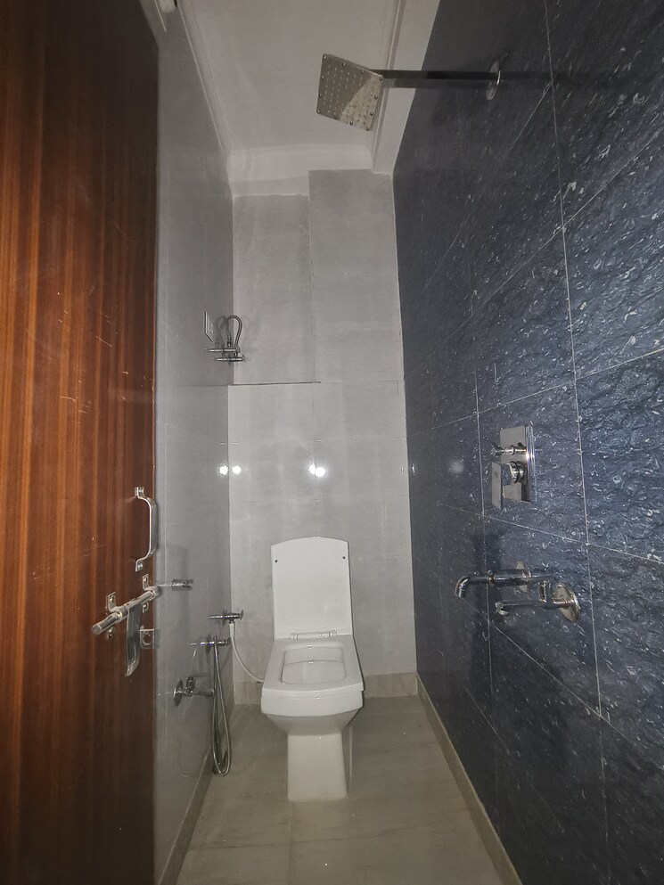 Bathroom, dwarka mor 2 Bedroom 585 Sq.Ft. Builder Floor In Dwarka Mor Delhi 9532828