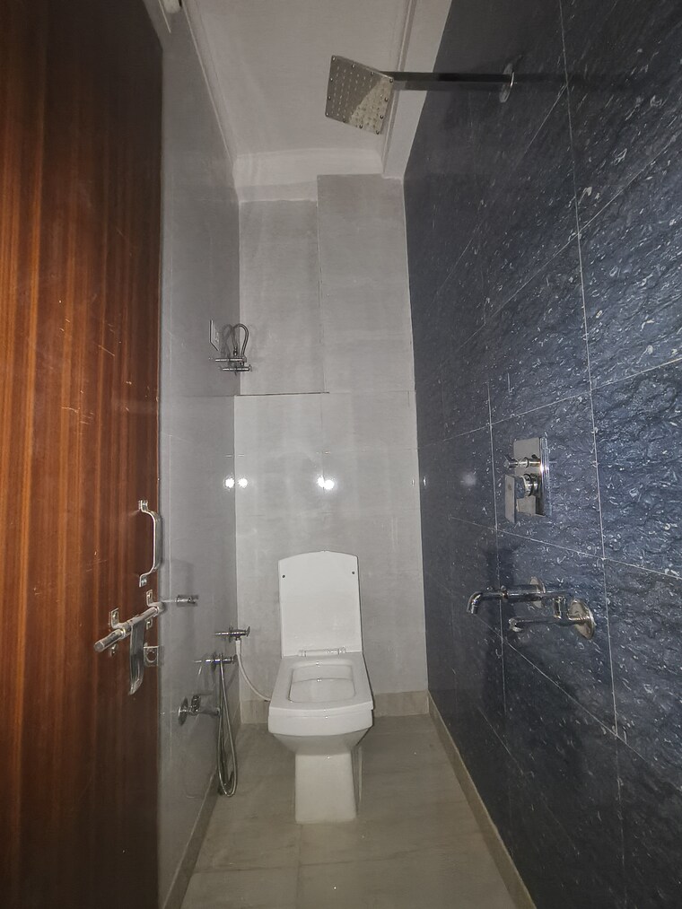 Bathroom, dwarka mor 2 Bedroom 585 Sq.Ft. Builder Floor In Dwarka Mor Delhi 9532828