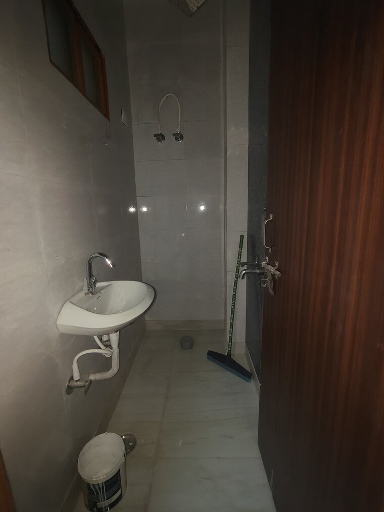 Bathroom, dwarka mor 2 Bedroom 585 Sq.Ft. Builder Floor In Dwarka Mor Delhi 9532828