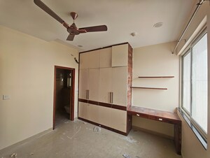 Room in 3 BHK Apartment at Aurobindo The Regent, Kondapur – for Rent