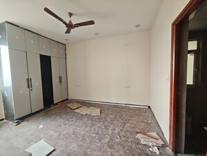 Room in 3 BHK Apartment at Aurobindo The Regent, Kondapur – for Rent