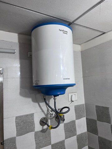 Master Bedroom in 2 BHK Apartment at Gaur City 7th Avenue, Sector 4 Greater Noida – for Rent