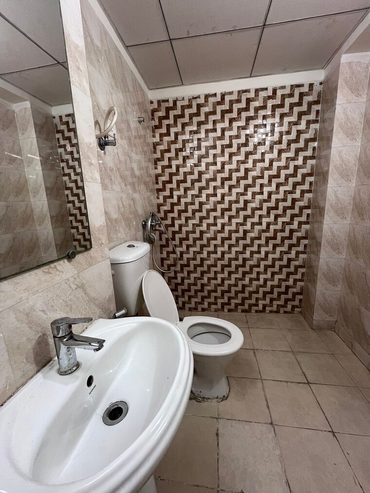 Bathroom, gaur-city-7th-avenue 2 Bedroom 900 Sq.Ft. Apartment In Sector 4 Greater Noida Greater Noida 9533086