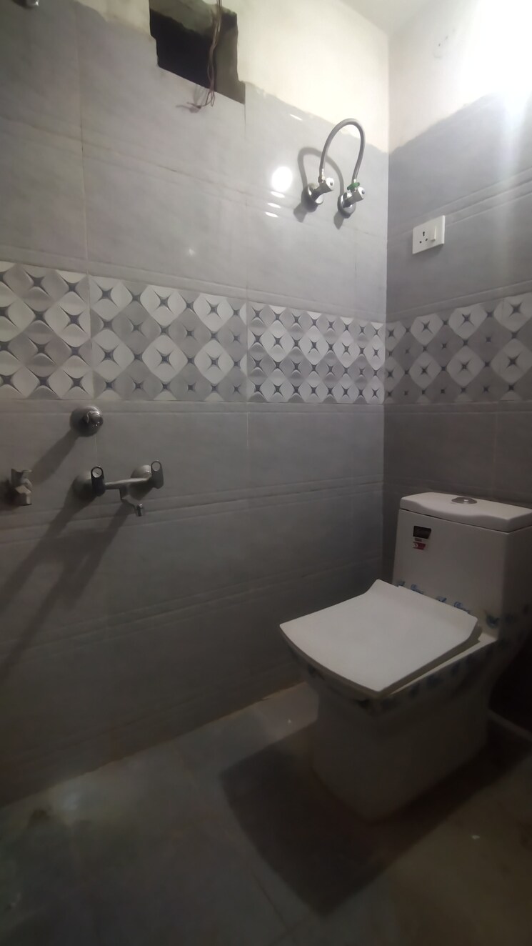 Bathroom, govindpuri 1 RK 301 Sq.Ft. Builder Floor In Govindpuri Delhi 9533094