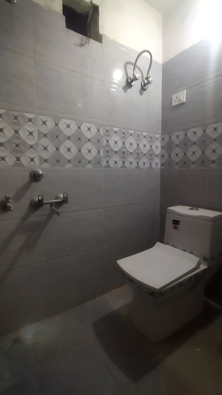 Bathroom, govindpuri 1 RK 301 Sq.Ft. Builder Floor In Govindpuri Delhi 9533094