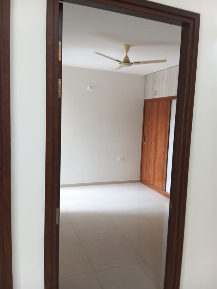 Room, sbr-keerthi 3 Bedroom 1600 Sq.Ft. Apartment In Old Madras Road Bangalore 9533177