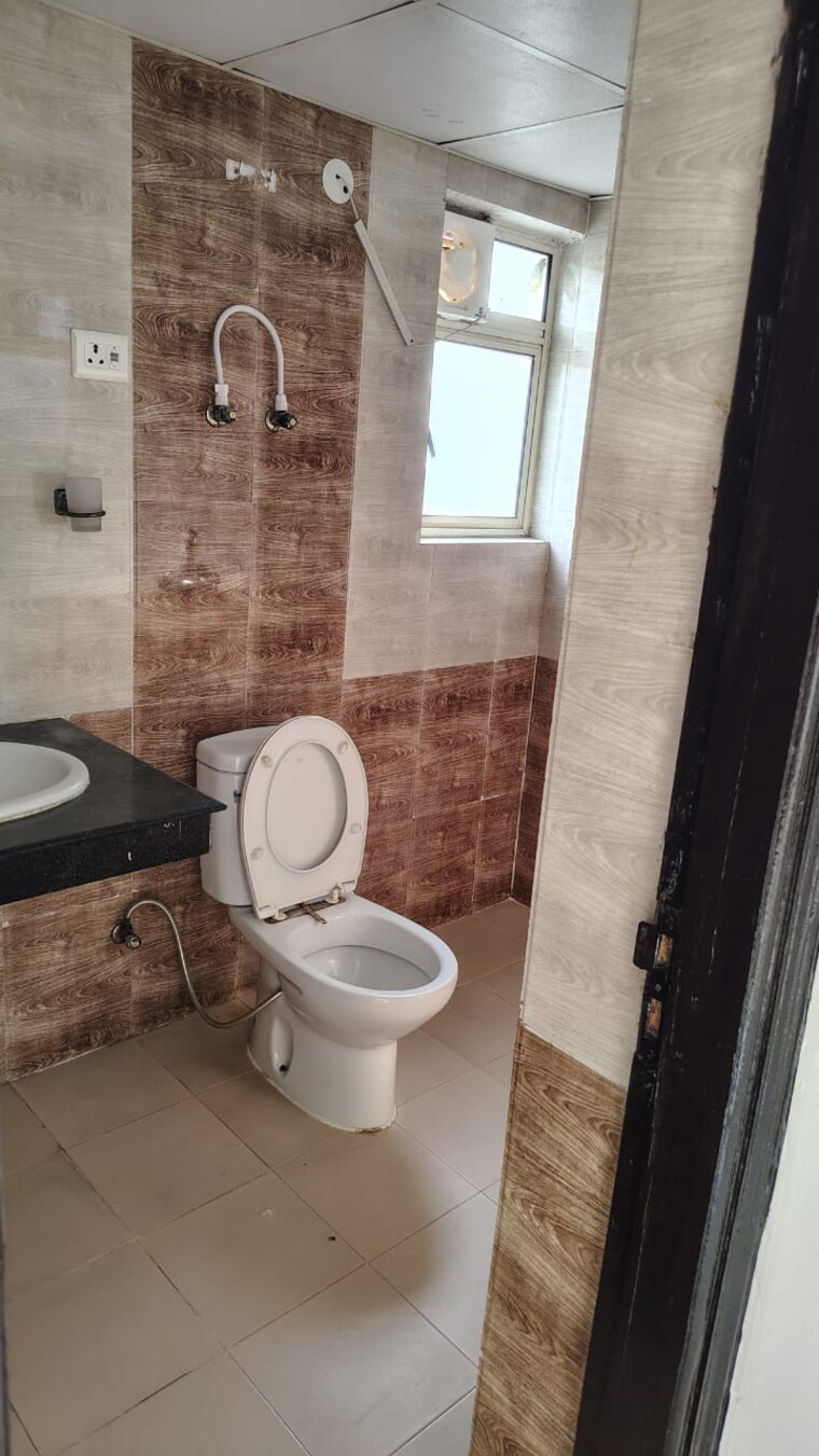 Bathroom, ajnara-homes 2 Bedroom 880 Sq.Ft. Apartment In Sector 16b Greater Noida Greater Noida 9533201