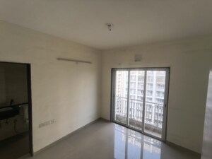 Room in 1.5 BHK Apartment at Indiabulls Greens, New Panvel – for Rent