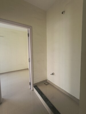 Furnished Amenities in 1.5 BHK Apartment at Indiabulls Greens, New Panvel – for Rent