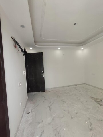 Room in 3 BHK Apartment at Palm Residency Chhatarpur, Chattarpur – for Rent