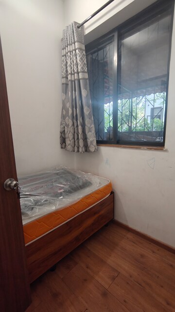 Room in 1.5 BHK Apartment at Lodha Palava City Lakeshore Greens, Dombivli East – for Rent