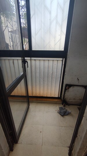 Room in 1.5 BHK Apartment at Lodha Palava City Lakeshore Greens, Dombivli East – for Rent