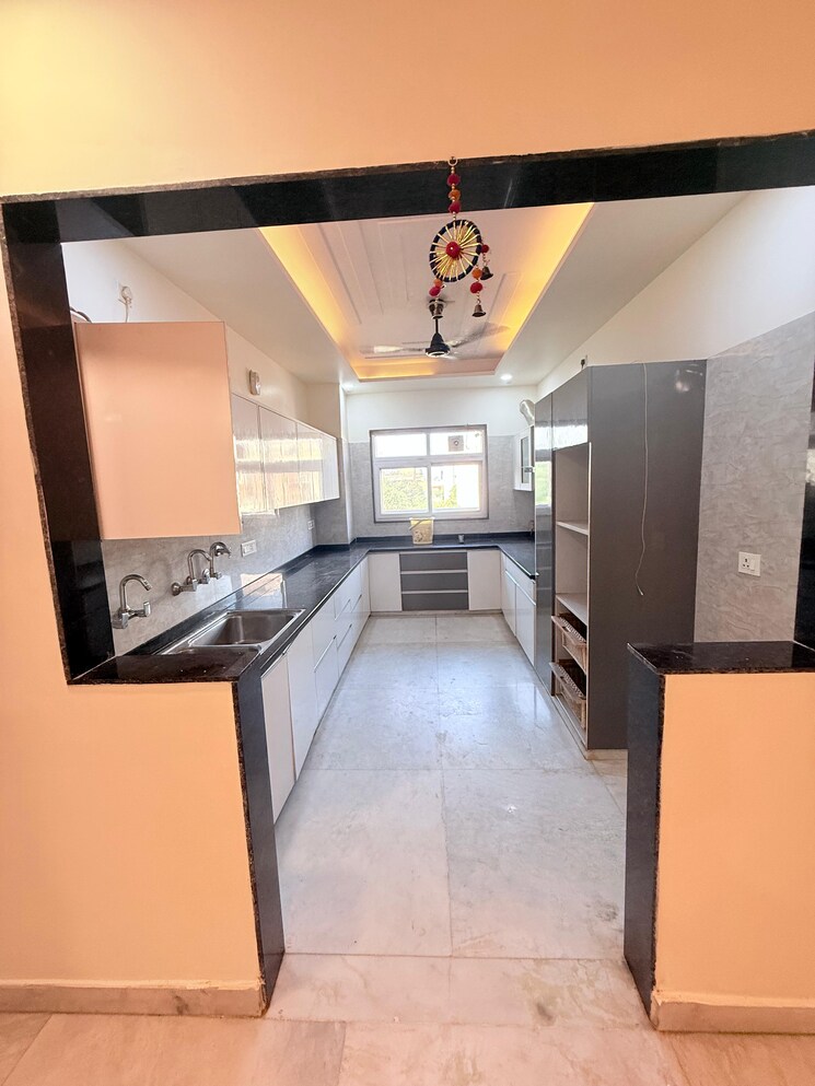 Kitchen, paschim vihar 3.5 Bedroom 1800 Sq.Ft. Builder Floor In Paschim Vihar Delhi 9533521