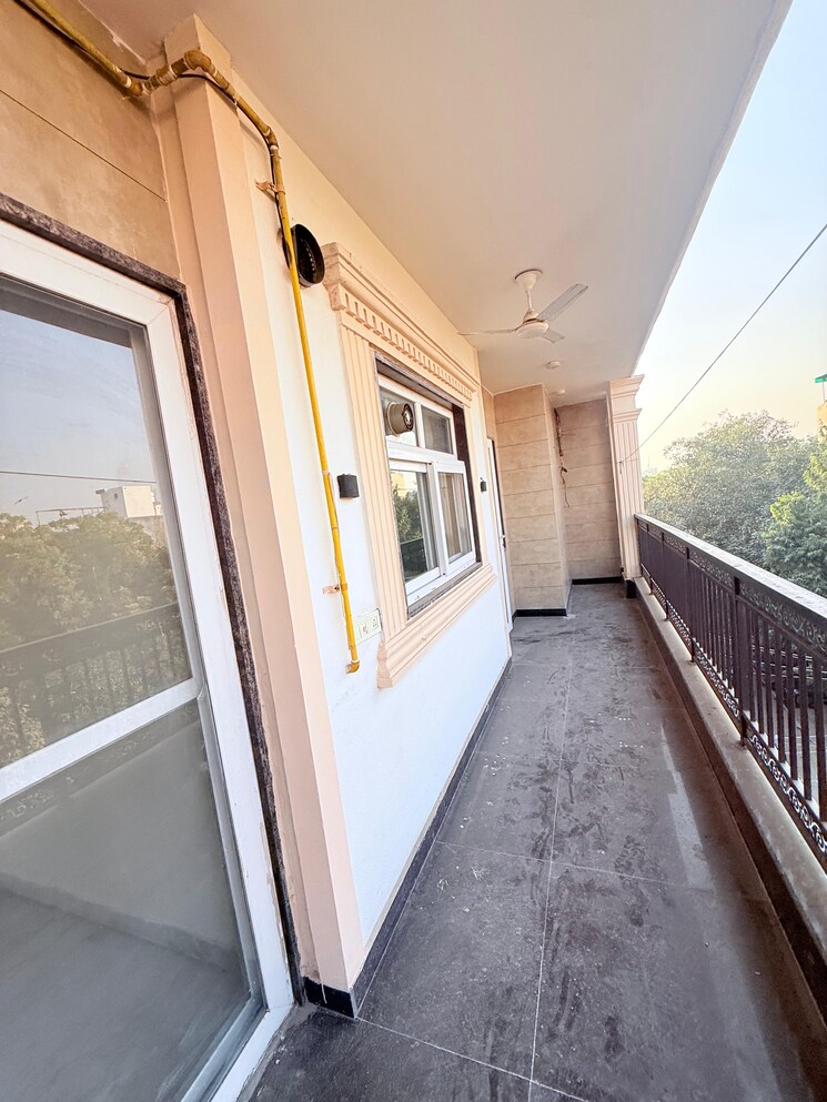 Balcony, paschim vihar 3.5 Bedroom 1800 Sq.Ft. Builder Floor In Paschim Vihar Delhi 9533521