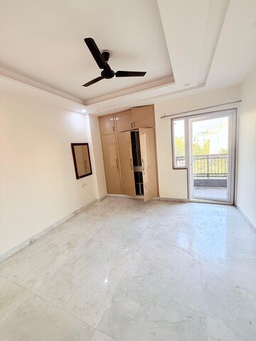 Room in 3.5 BHK Builder Floor at Paschim Vihar – for Rent