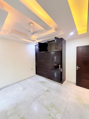 Room in 3.5 BHK Builder Floor at Paschim Vihar – for Rent