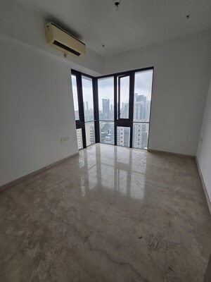 Room in 3 BHK Apartment at Lodha Parkside, Worli – for Rent