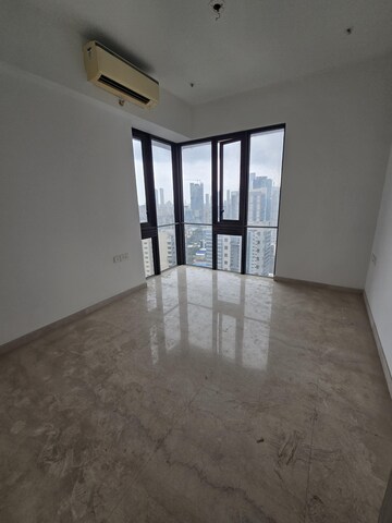 Room in 3 BHK Apartment at Lodha Parkside, Worli – for Rent