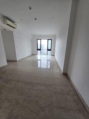 Room in 3 BHK Apartment at Lodha Parkside, Worli – for Rent