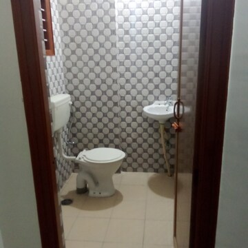 Bathroom in 2 BHK Builder Floor at Ejipura – for Rent