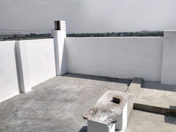 Furnished Amenities in 2 BHK Independent House at Bhojubir Road – for Rent