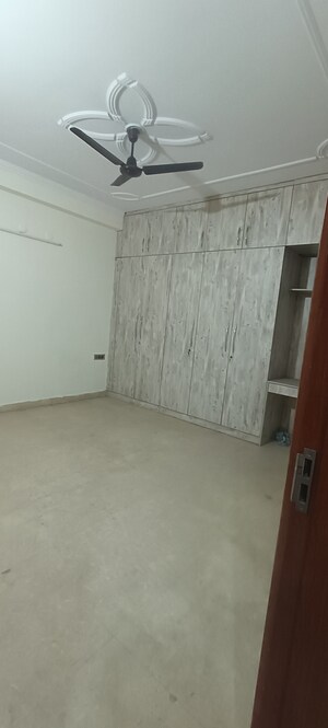Room in 3 BHK Builder Floor at The Omaxe State, Sector 19b Dwarka – for Rent