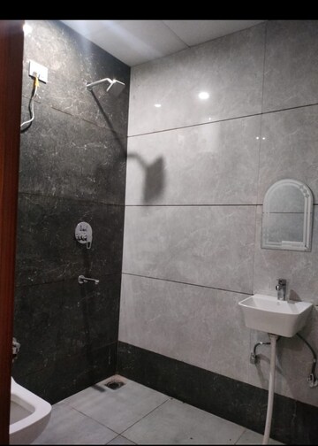 Bathroom in 2 BHK Builder Floor at RWA Residential Society Sector 46, Sector 46 – for Rent
