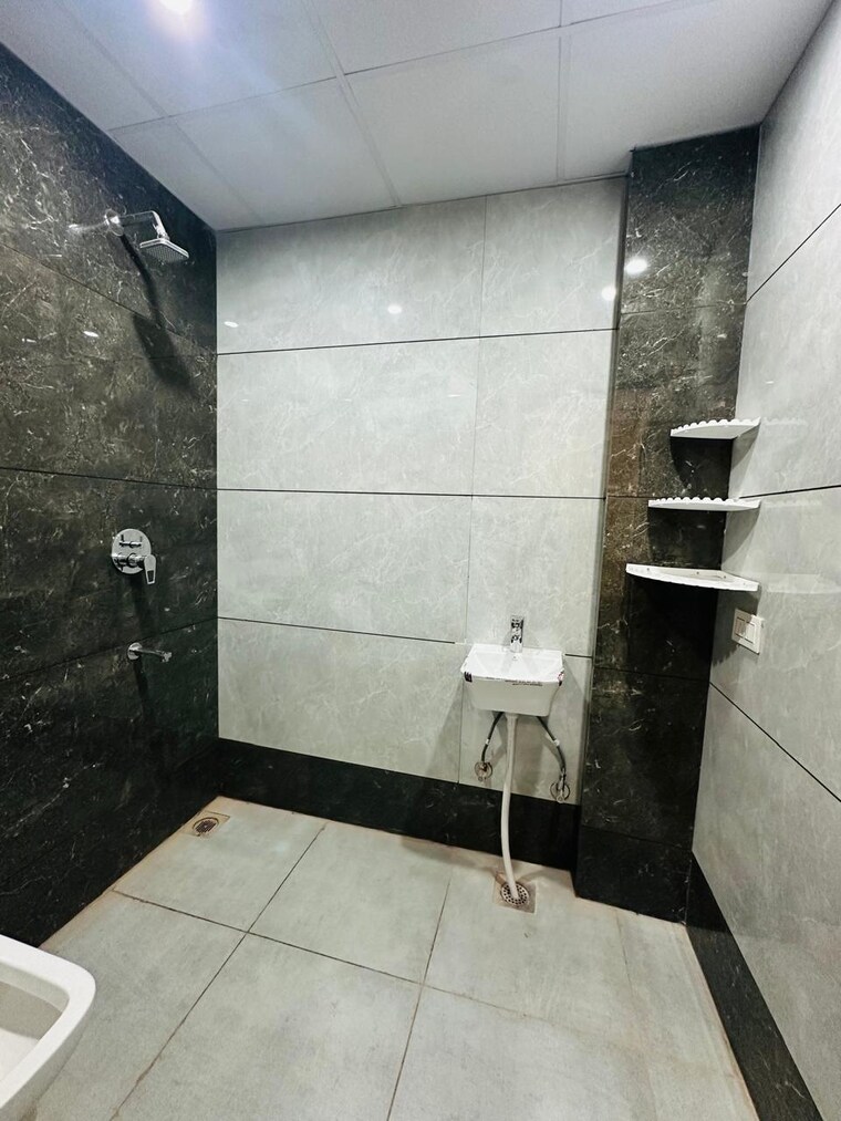 Bathroom, rwa-residential-society-sector-46 2 Bedroom 200 Sq.Yd. Builder Floor In Sector 46 Gurgaon 9533555