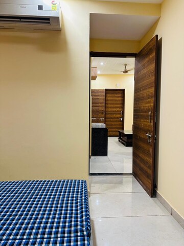 Room in 2 BHK Builder Floor at RWA Residential Society Sector 46, Sector 46 – for Rent