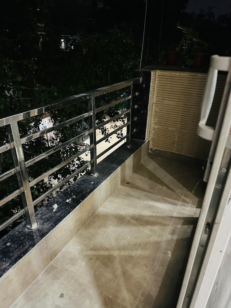 Balcony, rwa-residential-society-sector-46 2 Bedroom 200 Sq.Yd. Builder Floor In Sector 46 Gurgaon 9533555