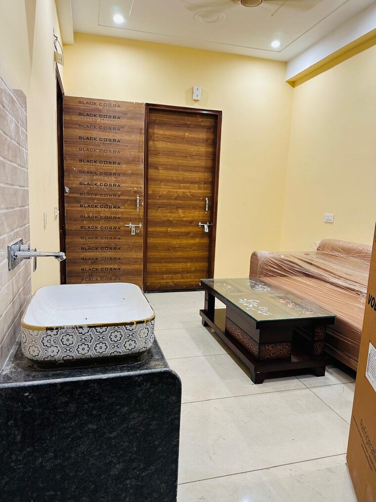 Living Room, rwa-residential-society-sector-46 2 Bedroom 200 Sq.Yd. Builder Floor In Sector 46 Gurgaon 9533555