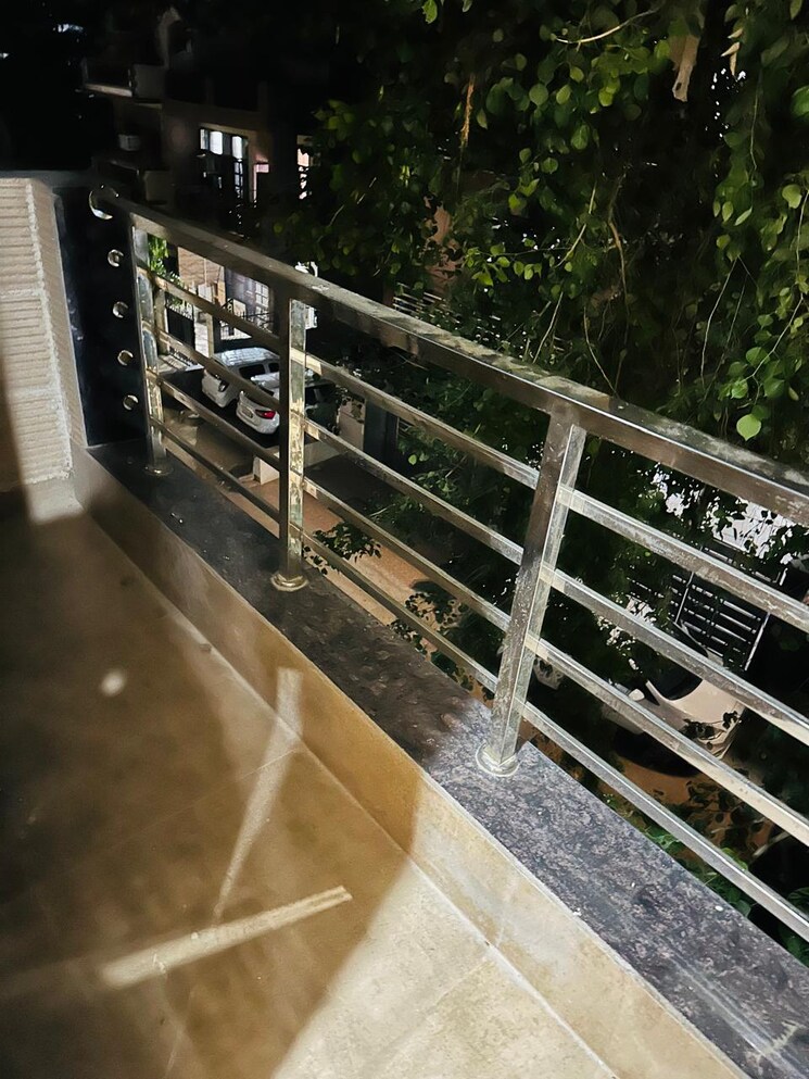 Balcony, rwa-residential-society-sector-46 2 Bedroom 200 Sq.Yd. Builder Floor In Sector 46 Gurgaon 9533555