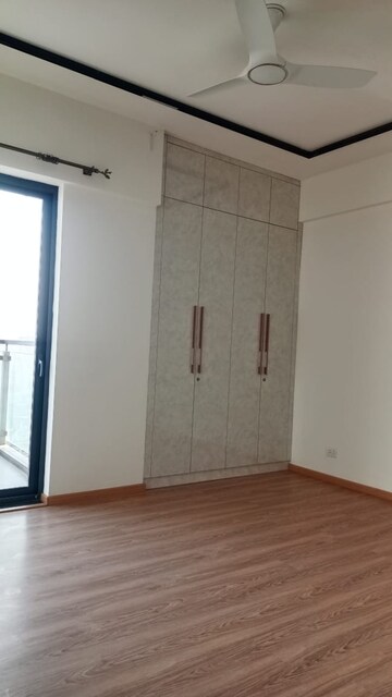 Room in 3 BHK Apartment at M3M Merlin, Sector 67 – for Rent