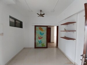Room in 3 BHK Apartment at Lokhandwala Residency, Worli – for Rent