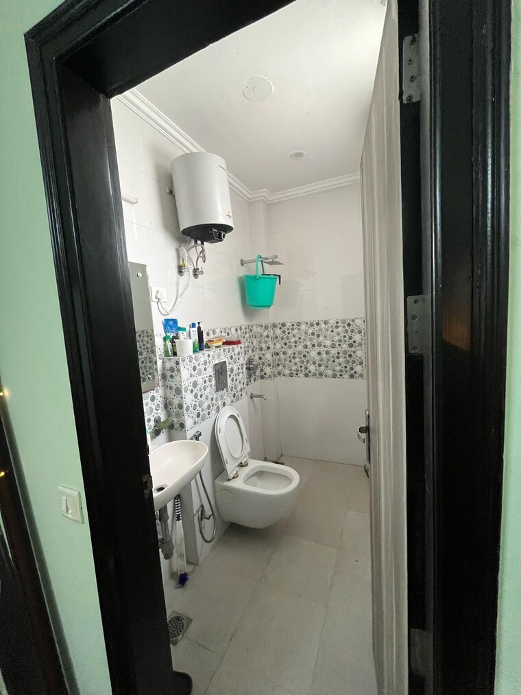 Bathroom, sector 43 2 Bedroom 201 Sq.Yd. Builder Floor In Sector 43 Gurgaon 9533643