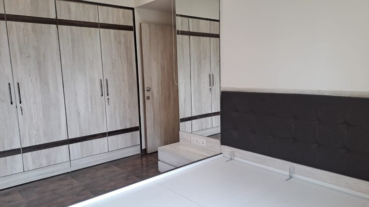 Room, neelkanth-greens 3 Bedroom 1700 Sq.Ft. Apartment In Manpada Thane 9533663