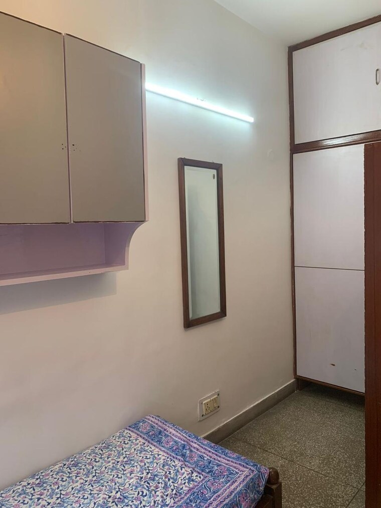 Room, greater kailash i 1 Bedroom 1000 Sq.Ft. Builder Floor In Greater Kailash I Delhi 9533654