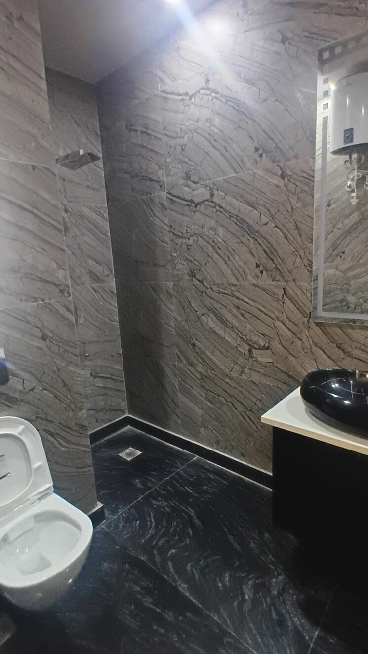 Bathroom, kalkaji 3 Bedroom 1800 Sq.Ft. Builder Floor In Kalkaji Delhi 9533666