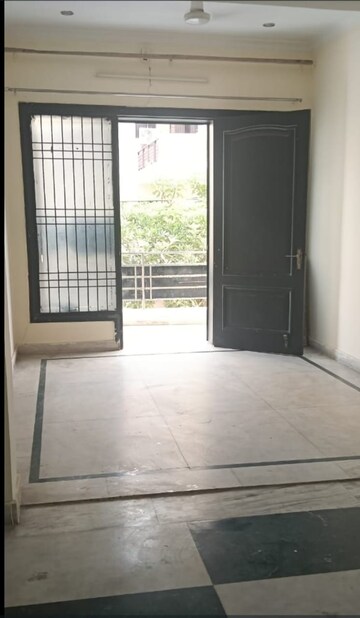 Room in 2 BHK Builder Floor at RWA Residential Society Sector 46, Sector 46 – for Rent