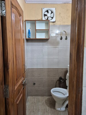 Bathroom in 1 RK Builder Floor at Mayur Vihar – for Rent