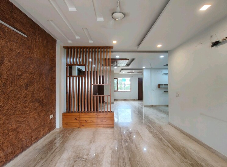 undefined, crown-plaza-mall 3 Bedroom 2000 Sq.Ft. Builder Floor In Sector 15a Faridabad 9533690