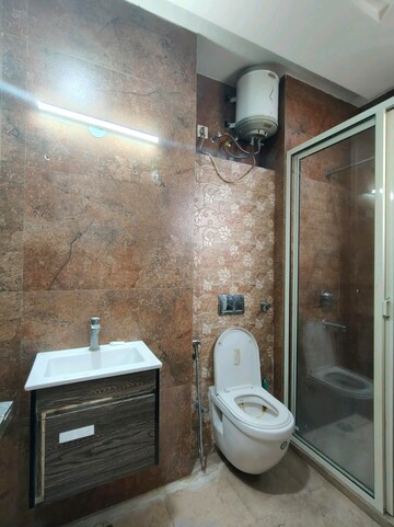 Bathroom in 3 BHK Builder Floor at Crown Plaza Mall, Sector 15a – for Rent