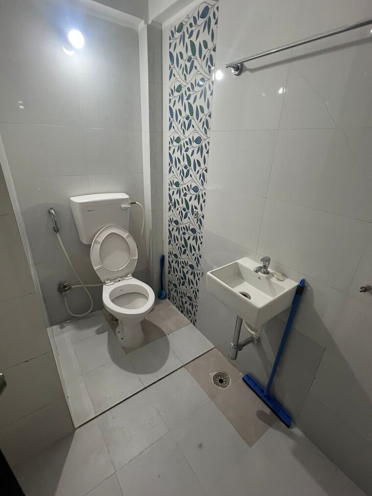 Bathroom, gini-bellina 2 Bedroom 1000 Sq.Ft. Apartment In Lohgaon Pune 9533699