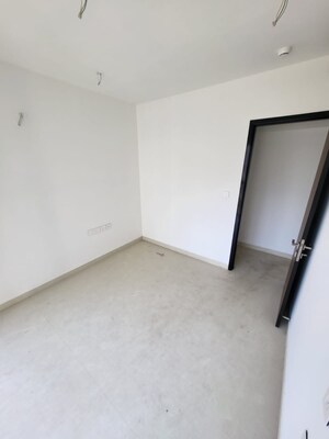 Room in 2 BHK Apartment at Dosti Eastern Bay, Wadala – for Rent