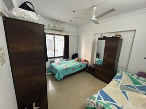 Bedroom in 2 BHK Apartment at Andheri West – for Rent