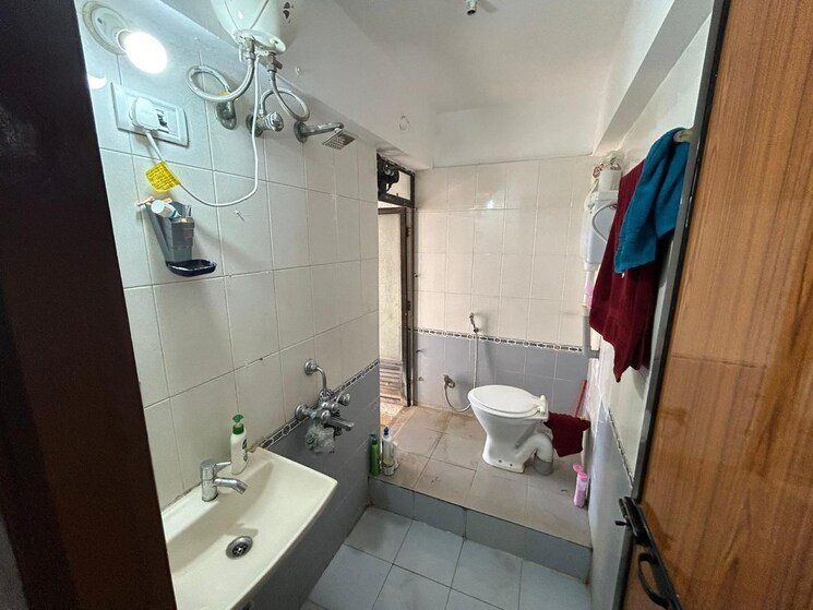 Bathroom, andheri west 2 Bedroom 800 Sq.Ft. Apartment In Andheri West Mumbai 9533760