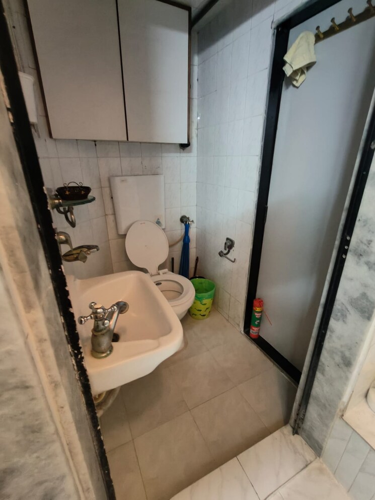 Bathroom, andheri west 1 Bedroom 550 Sq.Ft. Apartment In Andheri West Mumbai 9533766